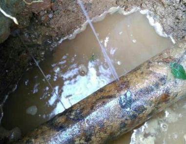 民丰楼顶渗水维修公司分享下地暖漏水的原因及检测方法。